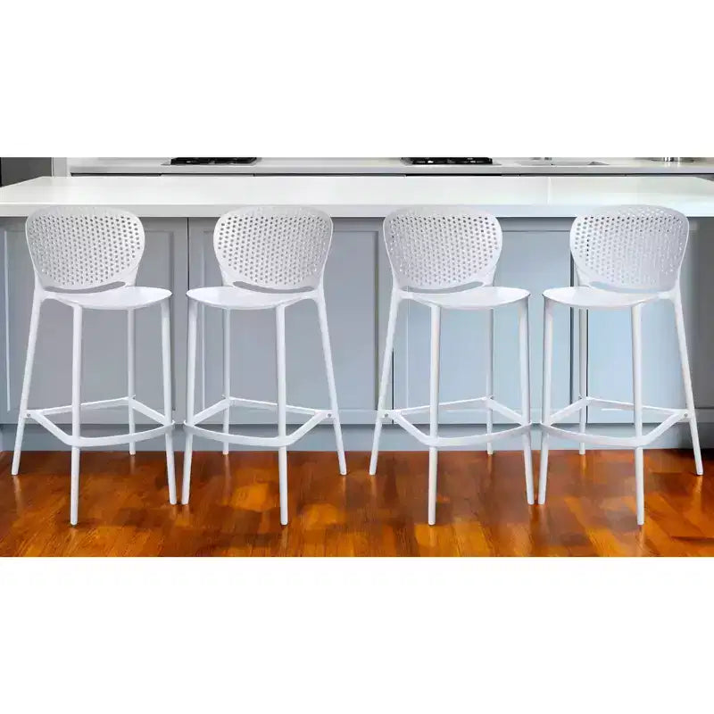 HomeRoots Set di quattro sedie da bar di altezza bancone in plastica resistente bianca con schienale basso da 26 pollici