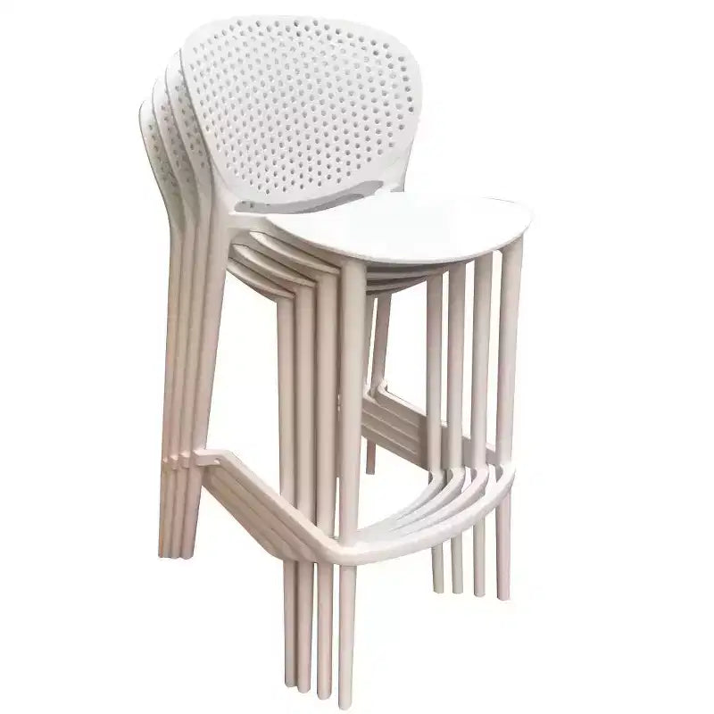 HomeRoots Set di quattro sedie da bar di altezza bancone in plastica resistente bianca con schienale basso da 26 pollici