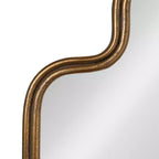 Specchio da parete Storied Home con cornice in metallo dorato, ad arco smerlato ondulato