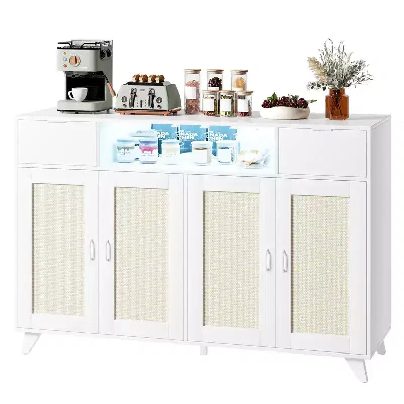 Credenza a buffet in rattan da 47,2 pollici, armadietto portaoggetti accentato con 2 cassetti, tavolino consolle a 4 ante con bar per caffè e presa di corrente