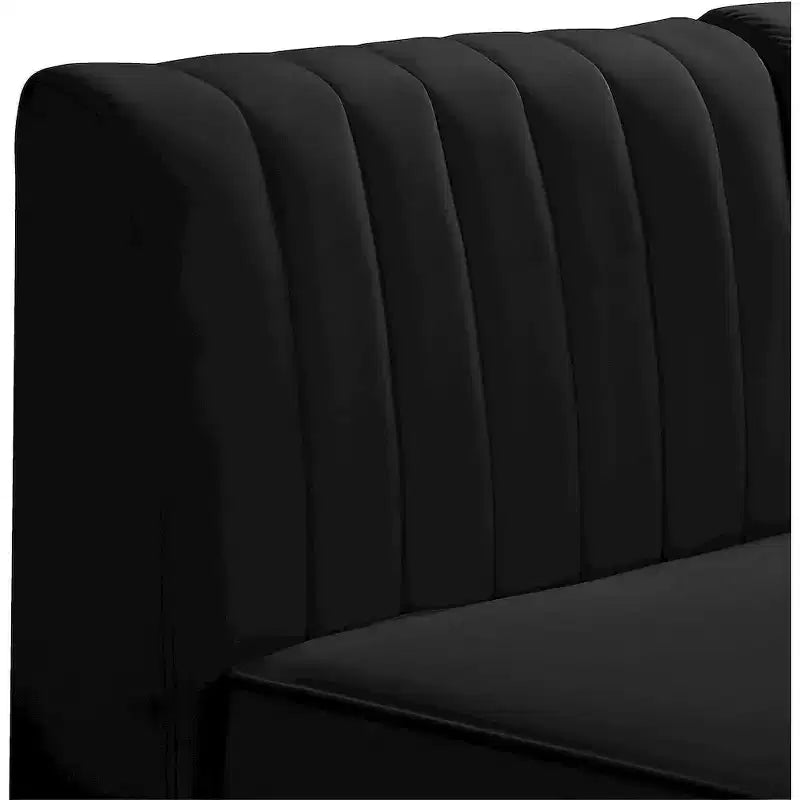 Meridian Furniture, divano componibile Alina in velluto