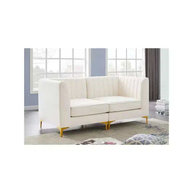 Meridian Furniture, divano componibile Alina in velluto