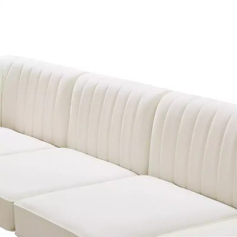 Meridian Furniture, divano componibile Alina in velluto