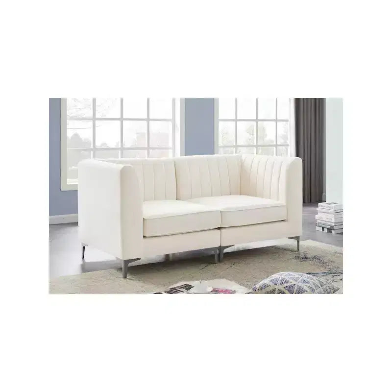 Meridian Furniture, divano componibile Alina in velluto