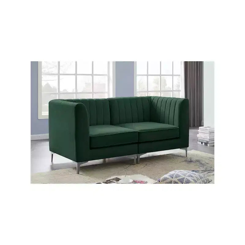 Meridian Furniture, divano componibile Alina in velluto