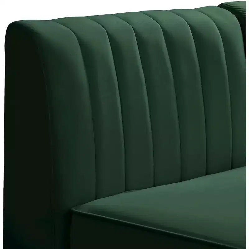 Meridian Furniture, divano componibile Alina in velluto