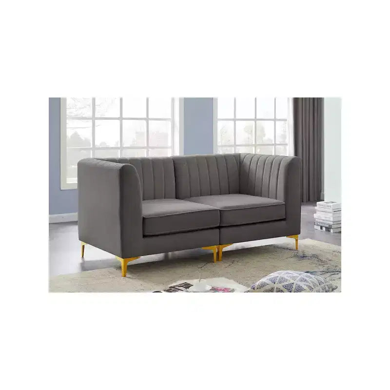 Meridian Furniture, divano componibile Alina in velluto
