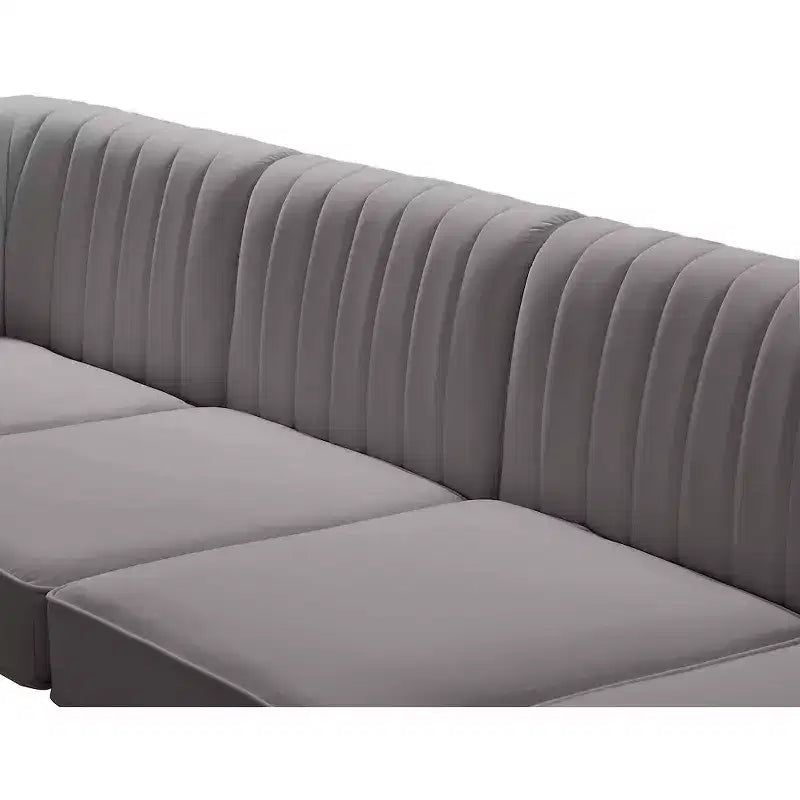 Meridian Furniture, divano componibile Alina in velluto