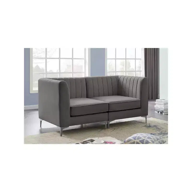 Meridian Furniture, divano componibile Alina in velluto