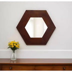 Specchio da parete HomeRoots 19 esagonale marrone scuro con cornice in legno massello