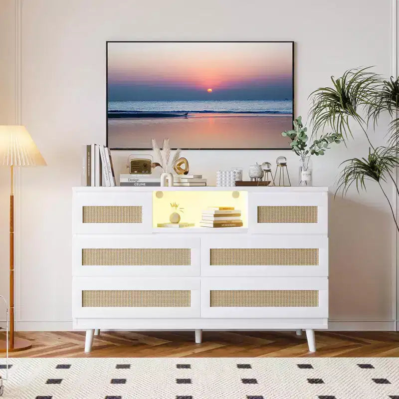 Cassettiera in Legno Naturale di Grandi Dimensioni con 6 Cassetti in Rattan, Luce LED e Stazione di Ricarica per Cabina Armadio, Cameretta, Soggiorno