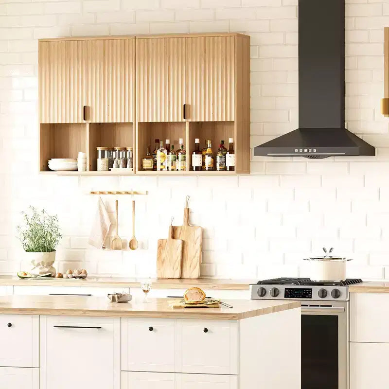 CuisinSmart Mobiletto da Bagno a Parete, Armadietto dei Medicinali Scanalato con 2 Ante, Ripiani Regolabili e Vano a Giorno, per Lavanderia Cucina Soggiorno