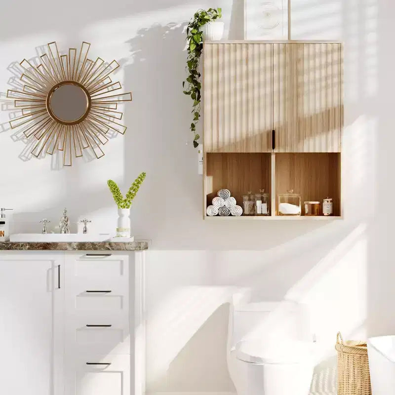 CuisinSmart Mobiletto da Bagno a Parete, Armadietto dei Medicinali Scanalato con 2 Ante, Ripiani Regolabili e Vano a Giorno, per Lavanderia Cucina Soggiorno