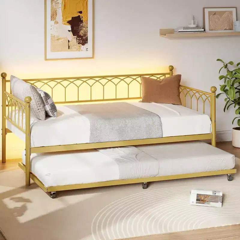 Letto a una piazza e mezza, Struttura in metallo con letto estraibile a rotelle per Soggiorno, Camera da letto, Appartamento e Spazi ridotti