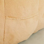 Poltrona Homy Casa con base completamente rivestita, morbido tessuto effetto pelliccia, beige champagne