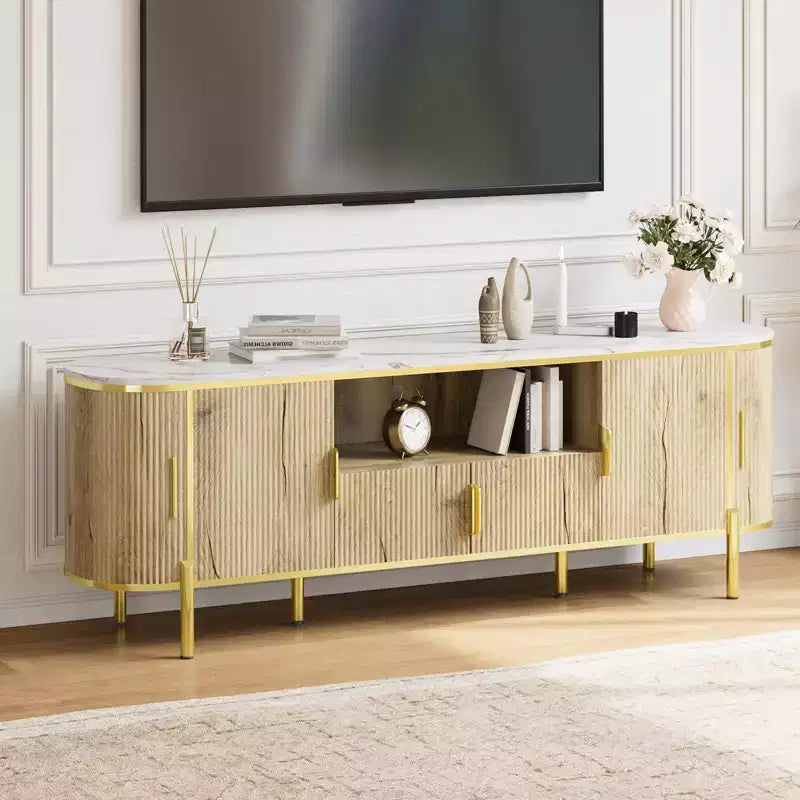 Mobile Porta TV Scanalato, Centro Intrattenimento TV con Top Effetto Marmo, Tavolo Consolle con Ripiani Regolabili Ante Scorrevoli, per Soggiorno, Camera da Letto