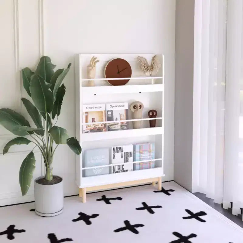 Libreria Okak Kids, Scaffale con 3 Ripiani Espositivi Frontali e Base in Legno Naturale, Vetrina per la Cameretta dei Bambini, la Stanza dei Neonati o la Sala Giochi, Bianca