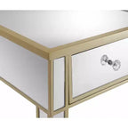Tavolino finale HomeStock Belmont con specchio, cassetto e pomello in finto cristallo, elegante tavolino d'accento con base in legno di abete e vano contenitore a scomparsa