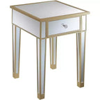 Tavolino finale HomeStock Belmont con specchio, cassetto e pomello in finto cristallo, elegante tavolino d'accento con base in legno di abete e vano contenitore a scomparsa