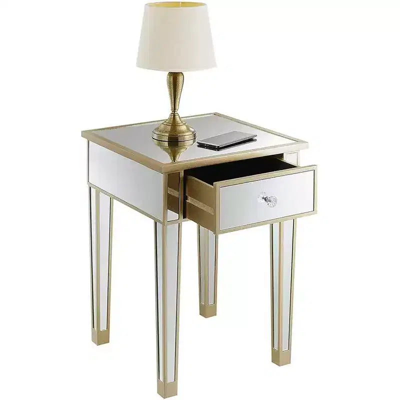 Tavolino finale HomeStock Belmont con specchio, cassetto e pomello in finto cristallo, elegante tavolino d'accento con base in legno di abete e vano contenitore a scomparsa