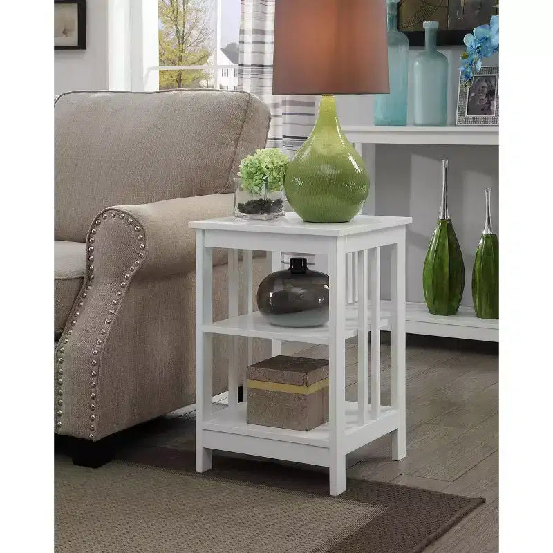 Tavolino Belmont HomeStock con piano liscio e ripiani aperti, tavolino accentuato contenitore in stile transizionale per soggiorno, camera da letto o ufficio