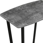 Tavolino finale industriale HomeStock Belmont con ripiano inferiore, telaio in metallo verniciato a polvere e spazio espositivo aperto per soggiorni moderni