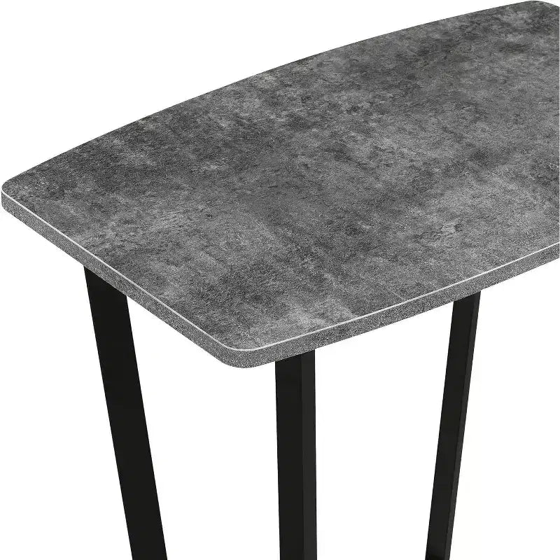 Tavolino finale industriale HomeStock Belmont con ripiano inferiore, telaio in metallo verniciato a polvere e spazio espositivo aperto per soggiorni moderni