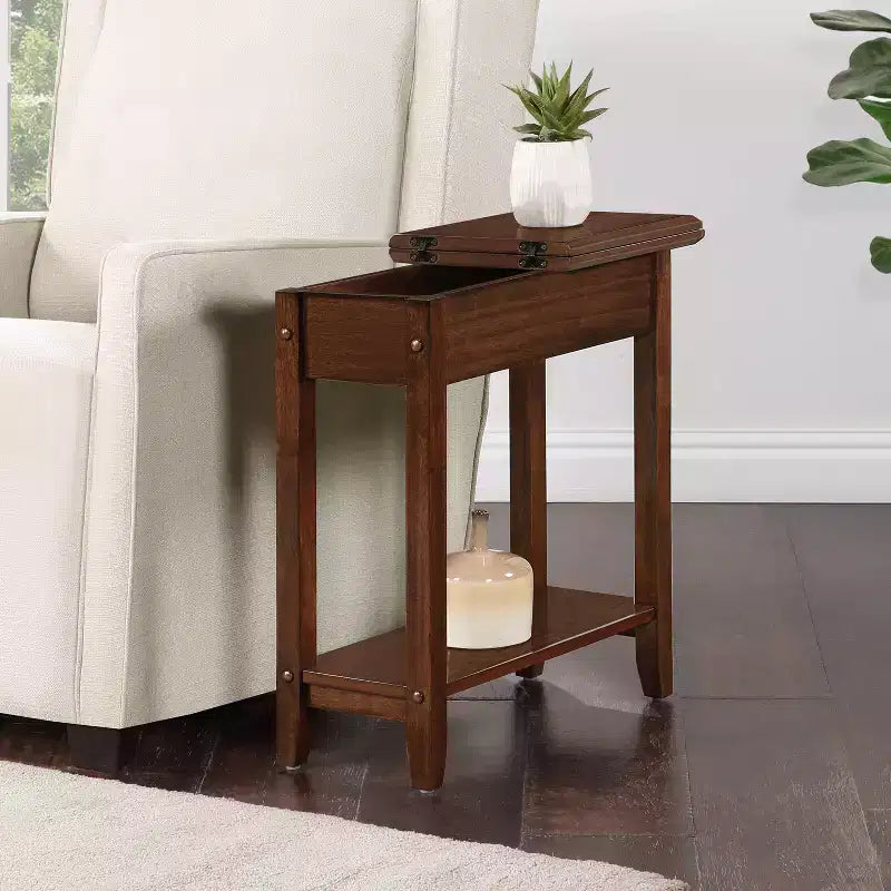 HomeStock Belmont Tavolino compatto con portariviste integrato, design a C per un facile posizionamento sul divano e un comodo utilizzo in soggiorno