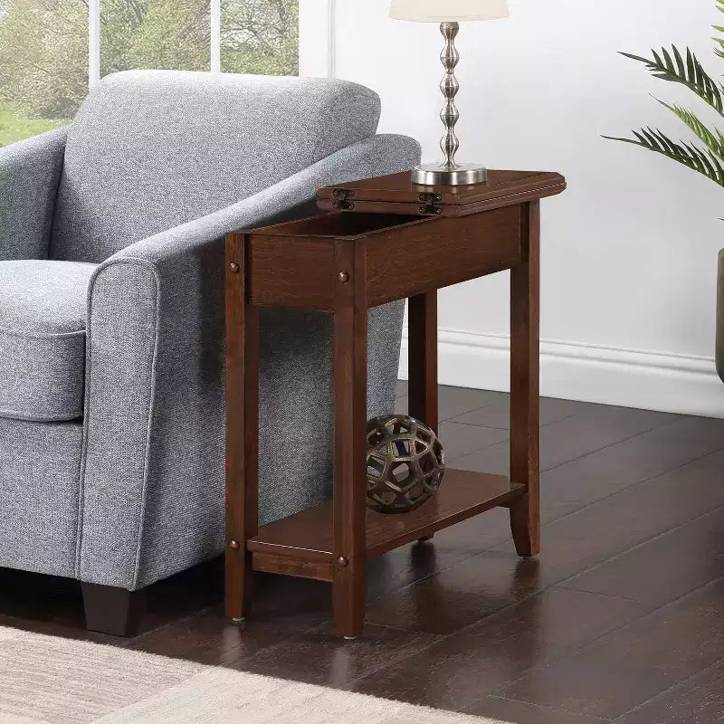 HomeStock Belmont Tavolino compatto con portariviste integrato, design a C per un facile posizionamento sul divano e un comodo utilizzo in soggiorno