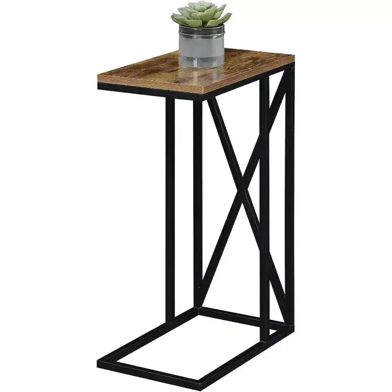Tavolino Belmont C di HomeStock con design moderno a C, piano in truciolato e base in metallo per snack, bevande o laptop