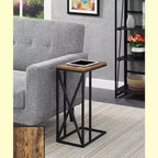 Tavolino Belmont C di HomeStock con design moderno a C, piano in truciolato e base in metallo per snack, bevande o laptop