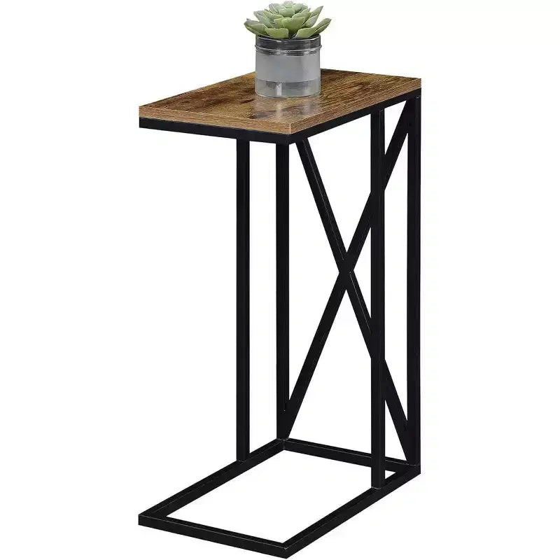 Tavolino Belmont C di HomeStock con design moderno a C, piano in truciolato e base in metallo per snack, bevande o laptop