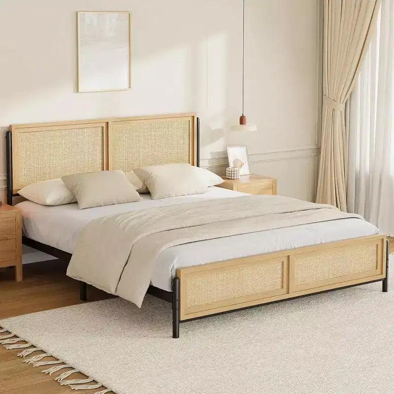 Struttura letto king size con testiera e pediera in rattan, letto a piattaforma in legno in stile boho, non richiede rete a molle, silenzioso