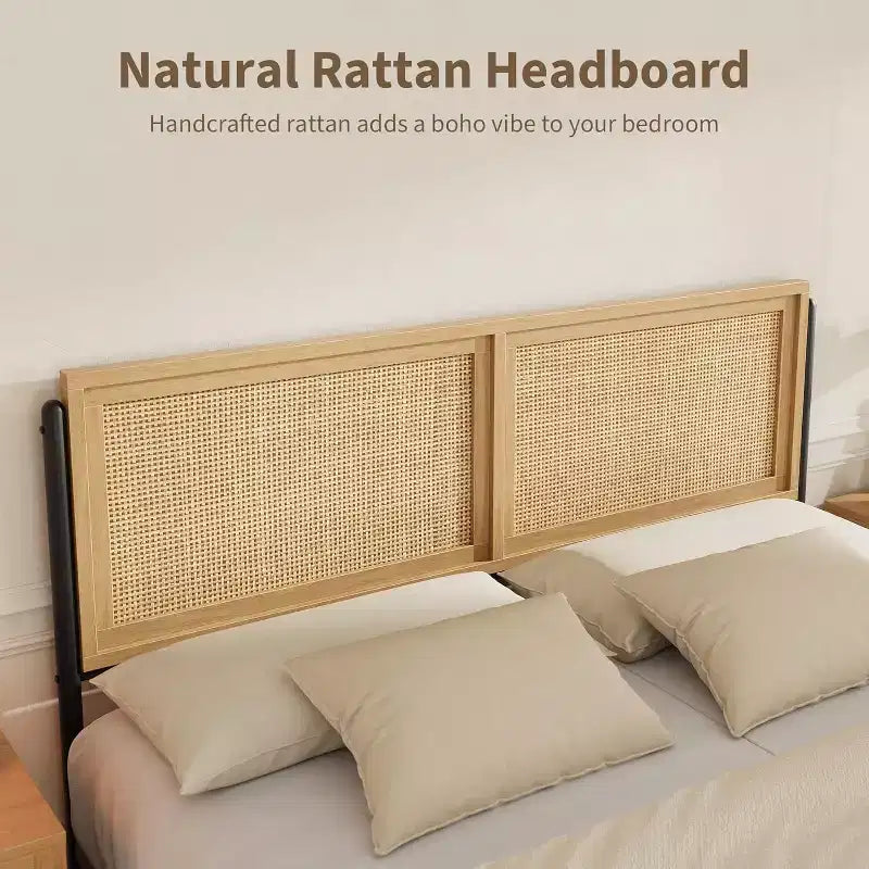 Struttura letto king size con testiera e pediera in rattan, letto a piattaforma in legno in stile boho, non richiede rete a molle, silenzioso