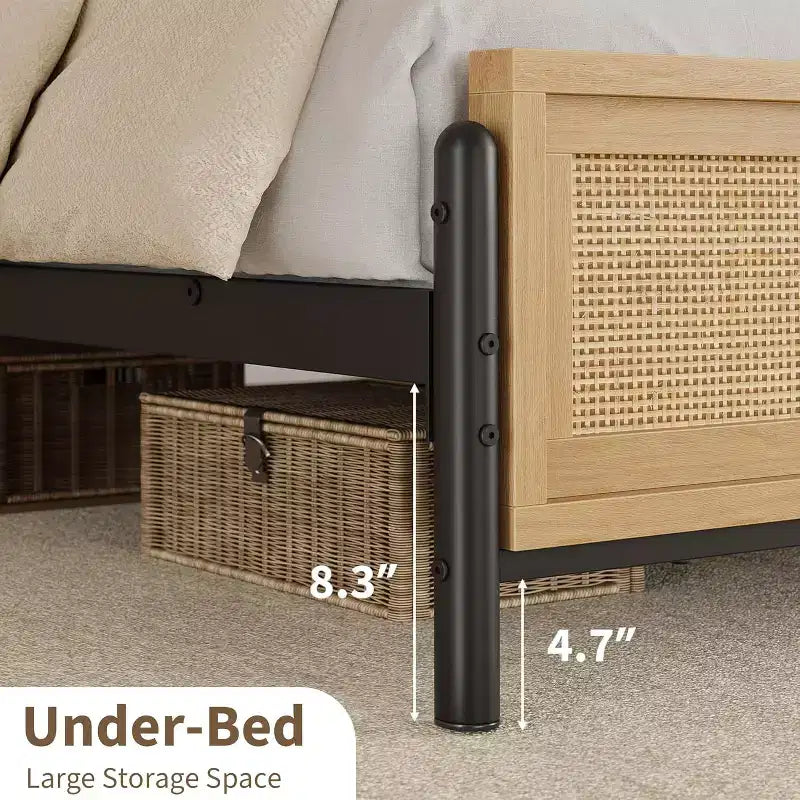 Struttura letto king size con testiera e pediera in rattan, letto a piattaforma in legno in stile boho, non richiede rete a molle, silenzioso
