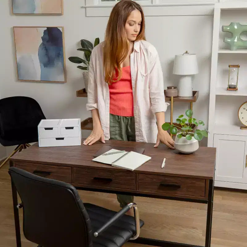 Scrivania Martha Stewart Ollie per ufficio con 3 cassetti
