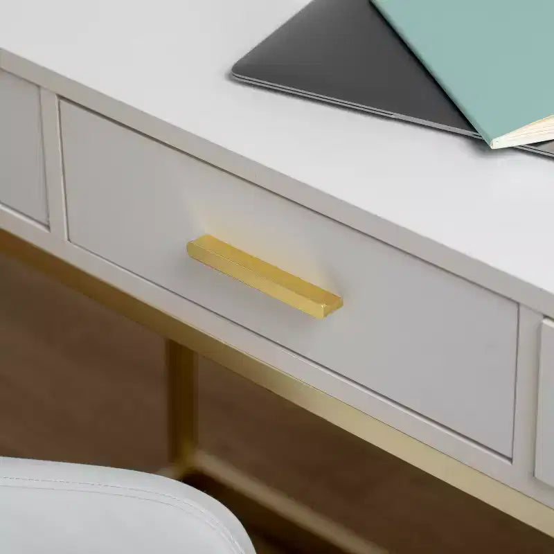 Scrivania Martha Stewart Ollie per ufficio con 3 cassetti