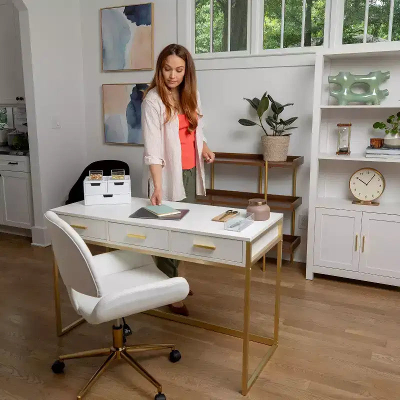 Scrivania Martha Stewart Ollie per ufficio con 3 cassetti