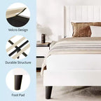 Letto matrimoniale in velluto con testiera ad alette e canale verticale imbottito, base a piattaforma rivestita, doghe in legno, non è necessaria la rete a molle, facile da montare, beige