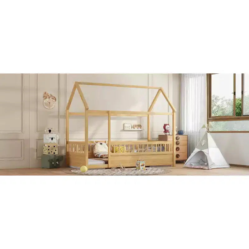 Letto a pavimento Montessori singolo Bellemave con recinzione alta, letto a casetta per bambini e bambine, letto Montessori senza doghe, naturale