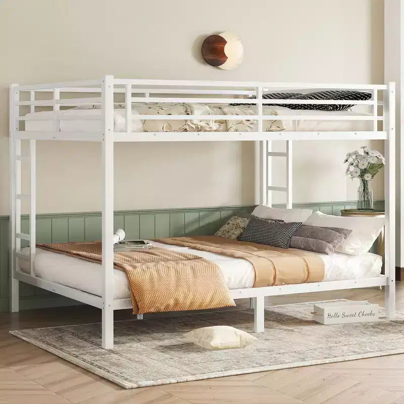 Bellemave Letti a castello Queen su Queen per adulti, Letti a castello robusti per adulti, Letto a castello in metallo Queen size con 2 scalette, Senza rumore, Bianco