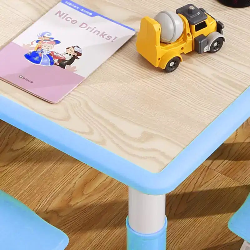 Tavolo Regolabile per Bambini COZONY con 4 Sedie, Set Tavolo Attività per Bambini di 2-10 Anni, Scrivania da Gioco per Asilo Nido con Gambe Antiscivolo e Piano Anti-graffiti
