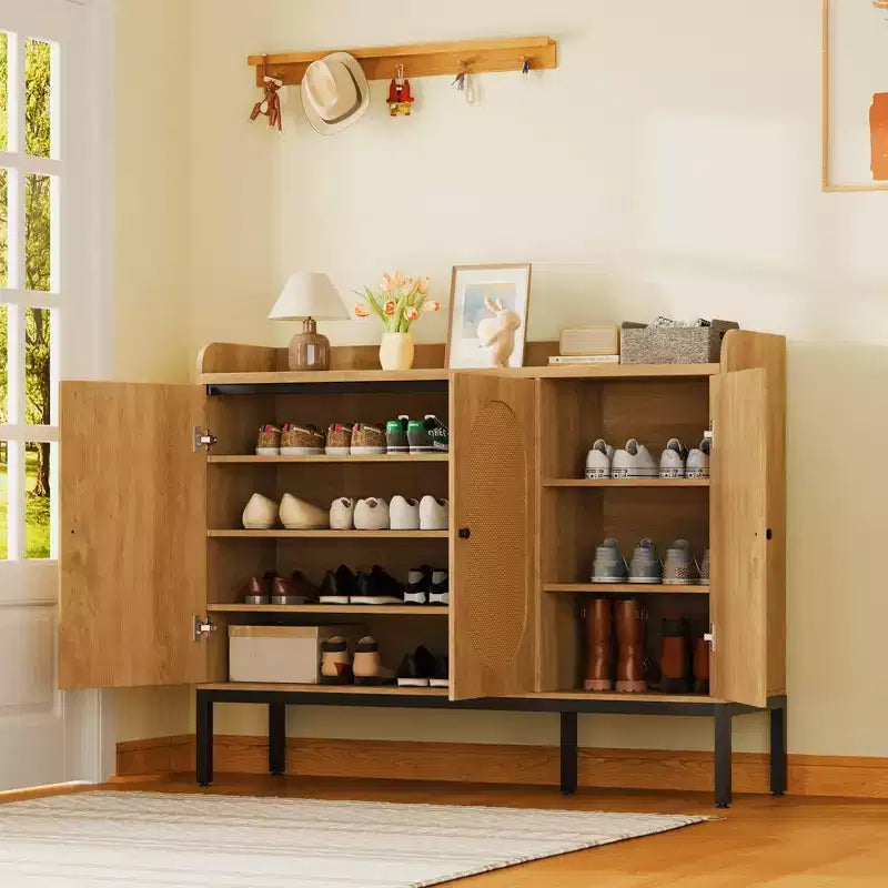 Madia in Rattan a 3 Ante con Ripostiglio, Mobile Organizzatore Porta Scarpe in Legno Indipendente con Ripiano Regolabile, Scarpiera Stretta per Ingresso