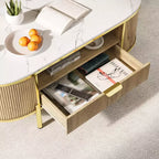 Tavolino da caffè moderno scanalato, Tavolino da caffè ovale da 48'' con cassetto, Piano in finto marmo, Tavolino da centro in legno con decorazione in metallo dorato per soggiorno
