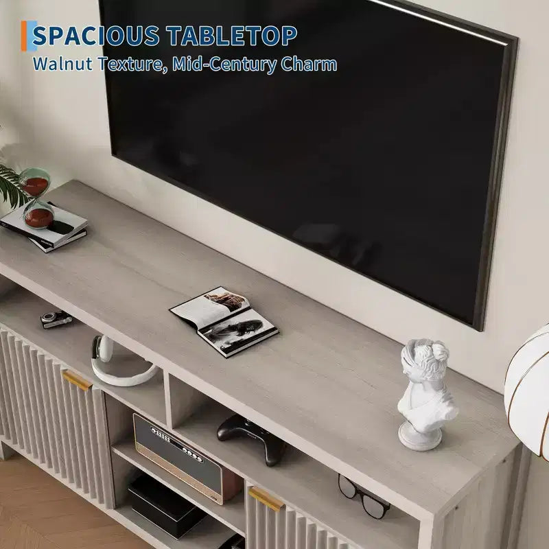 59Mobile TV scanalato per TV fino a 65 pollici, mobile per l'intrattenimento moderno di metà secolo con pannelli a forma d'onda e ripiani aperti, tavolo console multimediale in legno per camera da letto