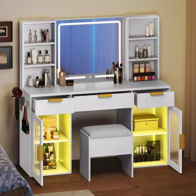 Toeletta moderna con sgabello, tavolo da trucco, specchio illuminato a LED, armadietti in vetro RGB, 3 cassetti e ripiani per camera da letto e spogliatoio