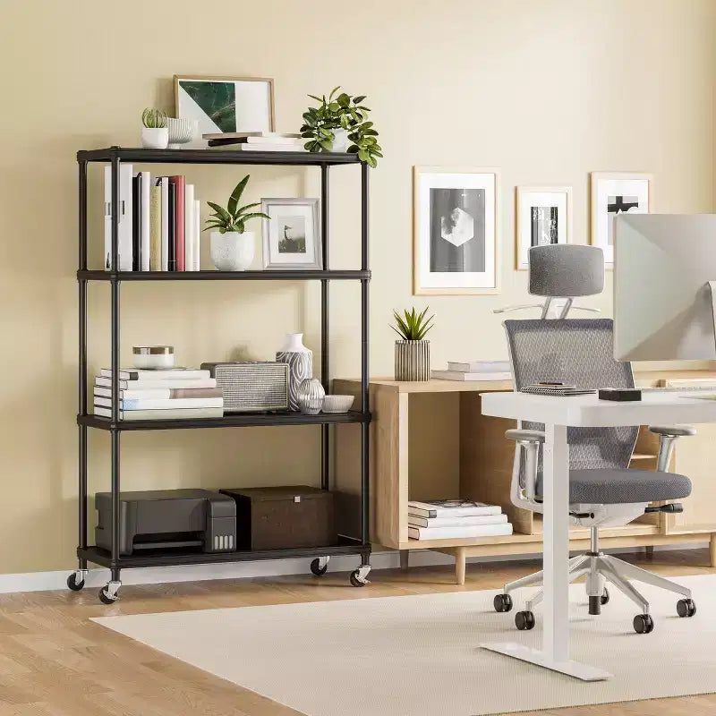 Scaffalatura in acciaio a 4 ripiani HOME di Seville Classics con fodere per ripiani, 36 L x 14 P x 56,5 H