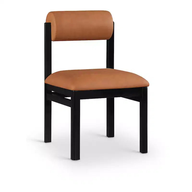 Meridian Furniture, Sedia da pranzo imbottita in pelle vegana Roundhill, Set da 2