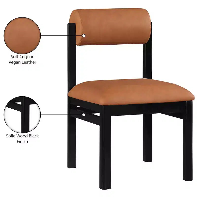 Meridian Furniture, Sedia da pranzo imbottita in pelle vegana Roundhill, Set da 2