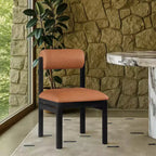 Meridian Furniture, Sedia da pranzo imbottita in pelle vegana Roundhill, Set da 2